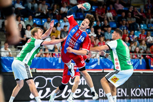 Bietigheim HBL 26 27 SG BBM Bietigheim TSV Hannover Burgdorf (from left): Marian Michalczik (Hannover), Fynn Nicolaus (Bietigheim), Sebastian Heymann (Hannover); Bietigheim Bissingen, Egetrans Arena, Baden-Württemberg, Germany