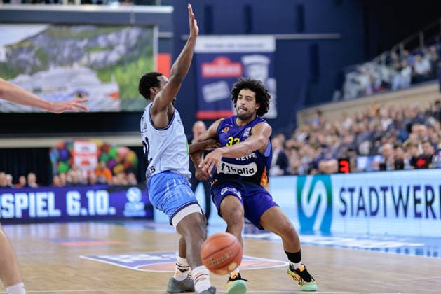 Trenton Gibson, PHOENIX HAGEN, 33; Johnathan Stove, ROSTOCK SEAWOLVES, 22; Rostock Seawolves vs. Phoenix Hagen, Basketball, BBL 2026–2027 easyCredit Basketball Bundesliga, Matchday 1, 2026–2027 season, September 19, 2026, Rostock Seawolves vs. Phoenix Hagen, Basketball, BBL 2026–2027 easyCredit Basketball Bundesliga, Matchday 1, 2026–2027 season, September 19, 2026, Groter Pohl Copyright: xEibner-Pressefoto DenverxEhrlichx EP_DEH