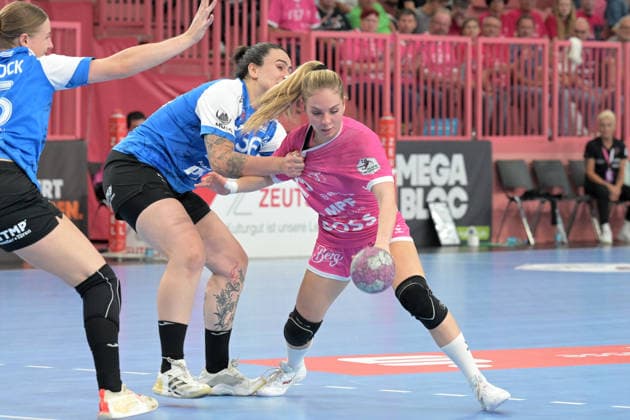 Johanna Farkas (TusSies Metzingen), 19, in action against Marcela Arounian (Thüringer HC), 36; TusSies Metzingen vs. Thüringer HC, Handball, Alsco HBF, Matchday 4, 2026–2027 Season, September 19, 2026, TusSies Metzingen vs. Thuringer HC, Handball, Alsco HBF, Matchday 4, 2026–2027 Season, September 19, 2026, Tübingen Copyright: xEibner-Pressefotox EP_TBR