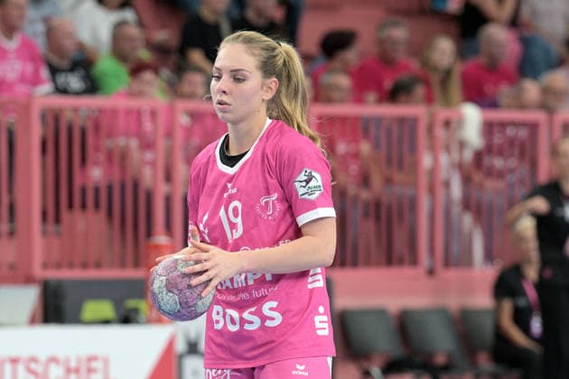Johanna Farkas, TusSies Metzingen, 19, at the 7-meter line; TusSies Metzingen vs. Thueringer HC, handball, Alsco HBF, Matchday 4, 2026–2027 season, September 19, 2026: TusSies Metzingen vs. Thueringer HC, Handball, Alsco HBF, Matchday 4, 2026–2027 Season, September 19, 2026, Tübingen Copyright: xEibner-Pressefotox EP_TBR