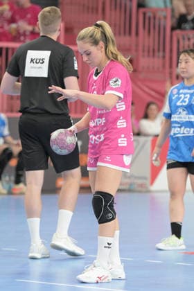 Johanna Farkas, TusSies Metzingen, 19, at the 7-meter line; TusSies Metzingen vs. Thueringer HC, handball, Alsco HBF, Matchday 4, 2026–2027 season, September 19, 2026: TusSies Metzingen vs. Thueringer HC, Handball, Alsco HBF, Matchday 4, 2026–2027 Season, September 19, 2026, Tübingen Copyright: xEibner-Pressefotox EP_TBR