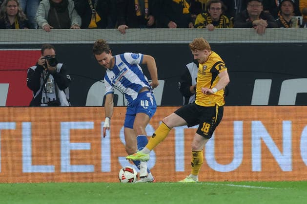 September 19, 2026, xtgx, Soccer, 2. Bundesliga, SG Dynamo Dresden vs. Hertha BSC Berlin, from left: Linus Gechter (Hertha), 44 Robert Wagner (Dresden), 18 tackle, duel, battle, DFL and DFB regulations prohibit any use of photographs as image sequences and or quasi-video (Dresden)