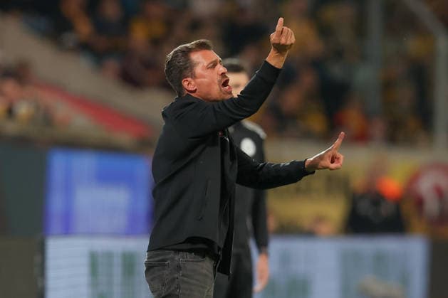 September 19, 2026, xtgx, Soccer, 2. Bundesliga, SG Dynamo Dresden vs. Hertha BSC Berlin, from left: Thomas Stamm (Dresden), coach gives instructions, gesticulates with his arms, gesticulate, gives instructions. DFL and DFB regulations prohibit any use of photographs as image sequences and or quasi-video. Dresden