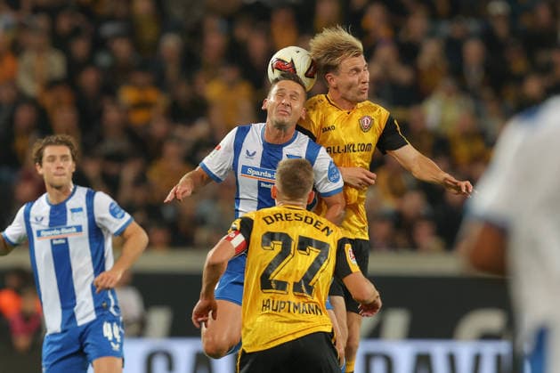 September 19, 2026, xtgx, Soccer 2. Bundesliga, SG Dynamo Dresden vs. Hertha BSC Berlin, from left: Paul Seguin (Hertha), 30, Vincent Vermeij (Dresden), 9: Tackle, duel, battle, DFL and DFB regulations prohibit any use of photographs as image sequences and or quasi-video (Dresden)