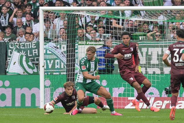Niklas Fuellkrug, SV Werder Bremen, No. 10, forward; SV Werder Bremen vs. FC Augsburg; soccer; Bundesliga; DFL; September 19, 2026. DFB regulations prohibit any use of photographs as image sequences and or quasi-video. Bremen, Germany Copyright: xkolbert-press BurghardxSchreyerx