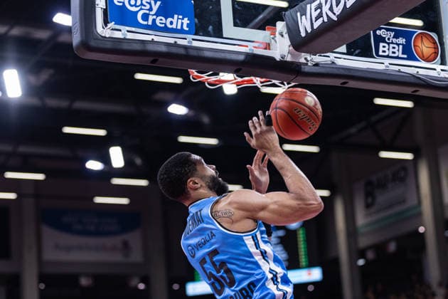 easyCredit Basketball Bundesliga, Telekom Baskets Bonn vs. Veolia Towers Hamburg, September 19, 2026: David Muenkat of Veolia Towers Hamburg scores 55 on a dunk. easyCredit Basketball Bundesliga, Telekom Baskets Bonn vs. Veolia Towers Hamburg, September 19, 2026, Telekom Dome Bonn Copyright: xBEAUTIFULxSPORTS Derixx