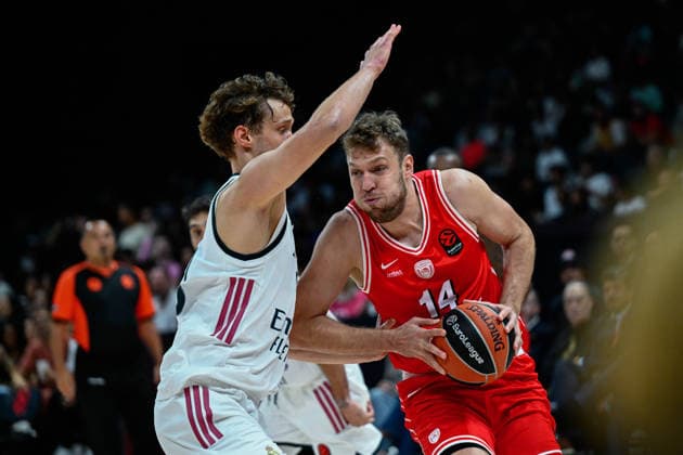 Olympiacos v Real Madrid - EuroLeague Super Cup Final ABU DHABI, UNITED ARAB EMIRATES - SEPTEMBER 19: Aleksandar Vezenkov (14) of Olympiacos in action against Mikael Jantunen (L) of Real Madrid during the EuroLeague Super Cup final match between Olympiacos and Real Madrid at Etihad Arena in Abu Dhabi, United Arab Emirates on September 19, 2026. Arif Hüdaverdi Yaman Anadolu Abu Dhabi United Arab Emirates. Editorial use only. Please get in touch for any other usage.  Copyright: x2026xAnadoluxArifxHüdaverdixYamanx