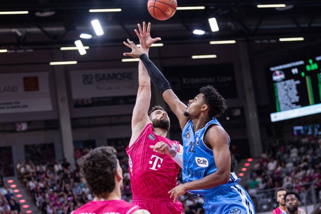 easyCredit Basketball Bundesliga, Telekom Baskets Bonn vs. Veolia Towers Hamburg, September 19, 2026, bn20 and Nicolas Pavrette, Veolia Towers Hamburg 22, easyCredit Basketball Bundesliga, Telekom Baskets Bonn vs. Veolia Towers Hamburg, September 19, 2026, Telekom Dome Bonn Copyright: xBEAUTIFULxSPORTS Derixx