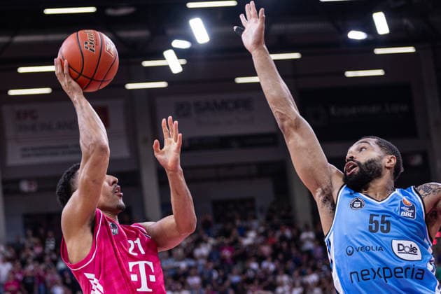 easyCredit Basketball Bundesliga, Telekom Baskets Bonn vs. Veolia Towers Hamburg, September 19, 2026; Joel Aminu (Telekom Baskets Bonn) 21 and David Muenkat (Veolia Towers Hamburg) 55; easyCredit Basketball Bundesliga, Telekom Baskets Bonn vs. Veolia Towers Hamburg, September 19, 2026, Telekom Dome Bonn Copyright: xBEAUTIFULxSPORTS Derixx