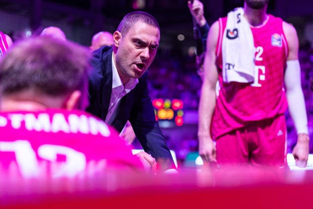 easyCredit Basketball Bundesliga, Telekom Baskets Bonn vs. Veolia Towers Hamburg, September 19, 2026; Marko Stankovic, head coach of the Telekom Baskets Bonn, during a timeout; easyCredit Basketball Bundesliga, Telekom Baskets Bonn vs. Veolia Towers Hamburg, September 19, 2026, Telekom Dome Bonn Copyright: xBEAUTIFULxSPORTS Derixx