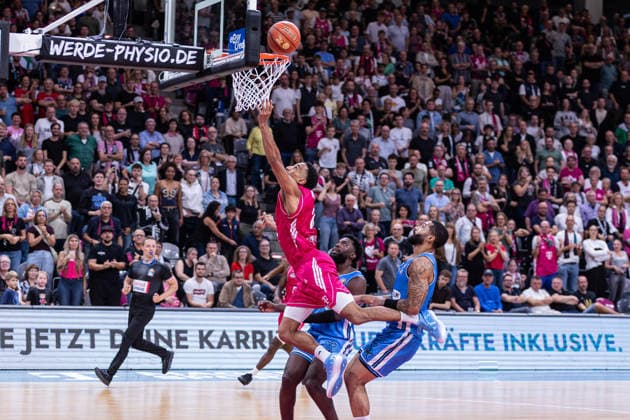 easyCredit Basketball Bundesliga, Telekom Baskets Bonn vs. Veolia Towers Hamburg, September 19, 2026. Joel Aminu of Telekom Baskets Bonn 21 sinks the shot. easyCredit Basketball Bundesliga, Telekom Baskets Bonn vs. Veolia Towers Hamburg, September 19, 2026, Telekom Dome Bonn Copyright: xBEAUTIFULxSPORTS Derixx