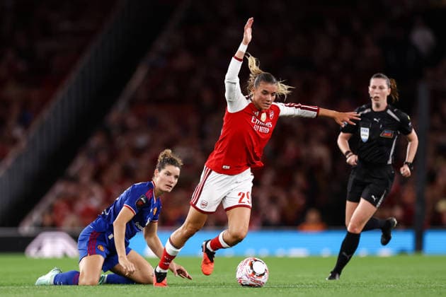 Arsenal gegen Manchester United, 19. September 2026, London Women’s Super League: Arsenal gegen Manchester United – Selina Cerci von Arsenal und Dominique Janssen von Manchester United. Foto: Jacques Feeney, Offside, London, Großbritannien  Copyright: xJacquesxFeeneyx xOffsidexOffside