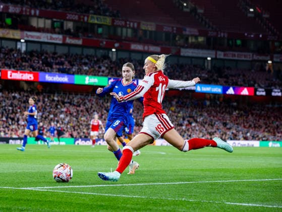Barclays Women™s Super League match between Arsenal Women and Manchester United, ManU Women LONDON, ENGLAND - SEPTEMBER 19: Chloe Kelly of Arsenal during the Barclays Women™s Super League match between Arsenal Women and Manchester United Women at Emirates Stadium on September 19, 2026 in London, England London United Kingdom Copyright: xNinaxFarooqix