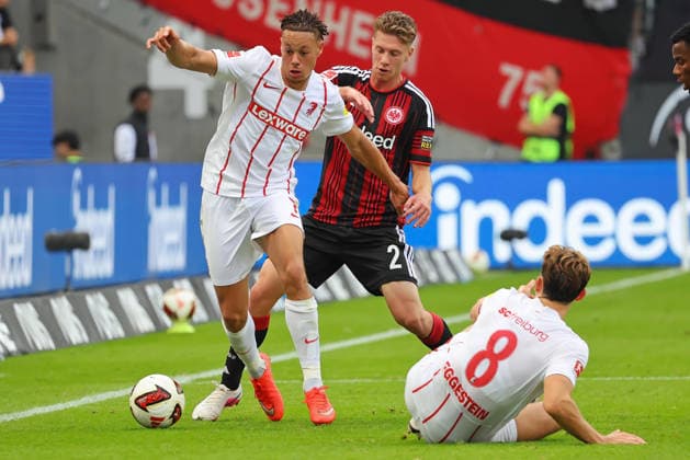 Frankfurt, Germany September 19, 2026 Bundesliga 1 2026–2027 Matchday 4 Eintracht Frankfurt vs. SC Freiburg Pictured, from left, in a tackle: Derry Scherhant (SCF) vs. Elias Baum (Frankfurt). DFL and DFB regulations prohibit any use of photographs as image sequences and or quasi-video. Deutsche Bank Park Hesse Copyright: xFotostandx xRacochax