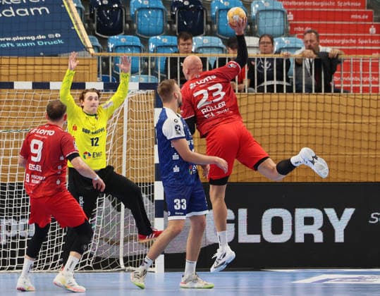 GER HBL2 2026–2027 Season: VfL Potsdam vs. EULEN Ludwigshafen, September 19, 2026, MBS Arena, Potsdam; Lars RÖLLER (Eulen Ludwigshafen) 23 (free throw from the circle); Marc Robin EISEL (Eulen Ludwigshafen) 9; Maximilian GRUNDMANN (VfL Potsdam) 12; Tim Niclas SCHRÖDER (VfL Potsdam) 1; 33