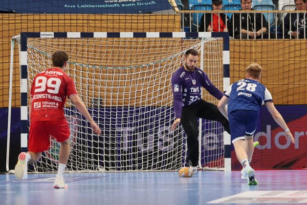 GER HBL2 2026–2027 Season: VfL Potsdam vs. EULEN Ludwigshafen, September 19, 2026, MBS Arena, Potsdam: Janis BOIECK (Eulen Ludwigshafen) 32 with a save against Jan GRÜNER 1 (VfL Potsdam) 28, 7-meter throw, penalty throw