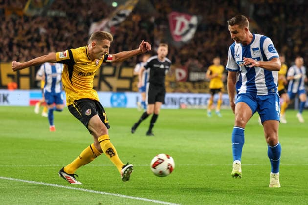 Germany, 2. Bundesliga 2026–2027, Matchday 7, Dynamo Dresden vs. Hertha BSC, Rudolf Harbig Stadium, Dresden; Niklas Hauptmann of Dynamo Dresden, No. 27, delivers a cross Copyright: xLucasxWalterx