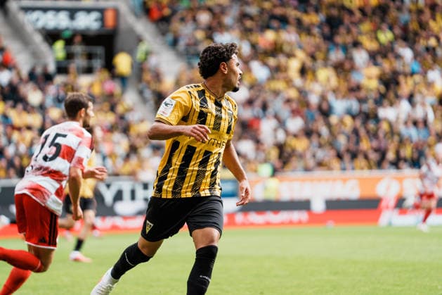 Germany Soccer 3rd Division 2026–2027, Matchday 7: Alemannia Aachen vs. Fortuna Düsseldorf at Tivoli Aachen; Mehdi Loune of Alemannia Aachen, No. 10, running, close up, looking at the ball Copyright: xThiemoxRudolphx