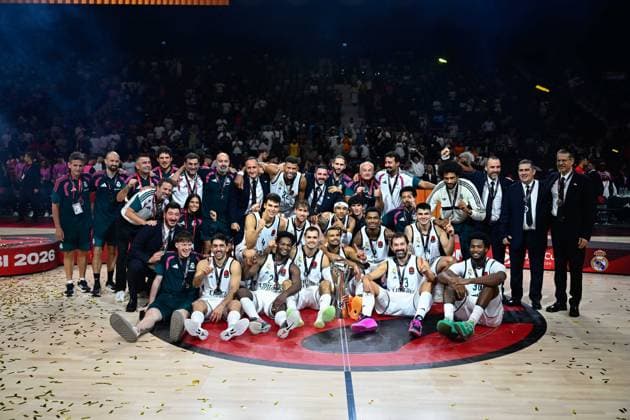 Olympiacos v Real Madrid - EuroLeague Super Cup Final ABU DHABI, UNITED ARAB EMIRATES - SEPTEMBER 19: Real Madrid players celebrate with the trophy after defeating Olympiacos 93-89 in the EuroLeague Super Cup final match at Etihad Arena in Abu Dhabi, United Arab Emirates on September 19, 2026. Arif Hudaverdi Yaman Anadolu Abu Dhabi United Arab Emirates. Editorial use only. Please get in touch for any other usage.  Copyright: x2026xAnadoluxArifxHudaverdixYamanx