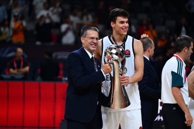 Olympiacos v Real Madrid - EuroLeague Super Cup Final ABU DHABI, UNITED ARAB EMIRATES - SEPTEMBER 19: Pedro Martinez (L), head caoch of Real Madrid poses for a photo with the trophy after winning the EuroLeague Super Cup final match between Olympiacos and Real Madrid at Etihad Arena in Abu Dhabi, United Arab Emirates on September 19, 2026. Arif Hudaverdi Yaman Anadolu Abu Dhabi United Arab Emirates. Editorial use only. Please get in touch for any other usage.  Copyright: x2026xAnadoluxArifxHudaverdixYamanx