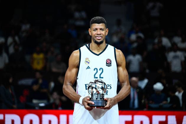 Olympiacos v Real Madrid - EuroLeague Super Cup Final ABU DHABI, UNITED ARAB EMIRATES - SEPTEMBER 19: Walter Tavares of Real Madrid receives the Finals MVP award after winning the EuroLeague Super Cup final match between Olympiacos and Real Madrid at Etihad Arena in Abu Dhabi, United Arab Emirates on September 19, 2026. Arif Hudaverdi Yaman Anadolu Abu Dhabi United Arab Emirates. Editorial use only. Please get in touch for any other usage.  Copyright: x2026xAnadoluxArifxHudaverdixYamanx