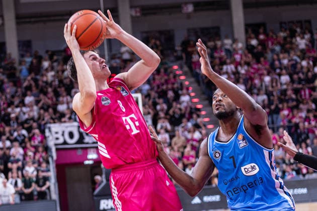 easyCredit Basketball Bundesliga, Telekom Baskets Bonn vs. Veolia Towers Hamburg, September 19, 2026: Kenan Reinhart of Telekom Baskets Bonn 8 scores his first BBL points. easyCredit Basketball Bundesliga, Telekom Baskets Bonn vs. Veolia Towers Hamburg, September 19, 2026, Telekom Dome Bonn Copyright: xBEAUTIFULxSPORTS Derixx