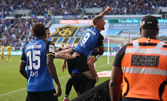 September 19, 2026, Soccer, Men s, 3rd Division, 2026–2027 Season, 1 FC Saarbrücken vs. SG Sonnenhof Großaspach, Kai Brünker celebrates with Siemen Voet as 1 FC Saarbrücken scores the winning goal for a 2–1 victory in stoppage time at the Ludwigsparkstadion in Saarbrücken, Saarland, Germany Copyright: xFabianxKleerx