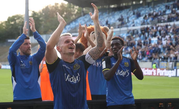 September 19, 2026, Soccer, Men s, 3rd Division, 2026–2027 Season, 1 FC Saarbrücken vs. SG Sonnenhof Großaspach, The 1 FC Saarbrücken team celebrates their victory in front of the fan section after the game, final celebration, Florian Pick 1 FC Saarbrücken Saarbrücken Ludwigsparkstadion Saarland Germany Copyright: xFabianxKleerx