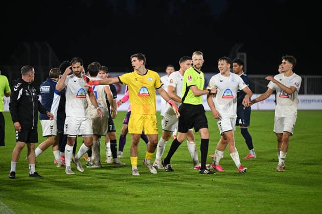 September 19, 2026, GER, Soccer, Regionalliga Nord, Matchday 10, 2026–2027 Season, Oldenburg, Marschweg Stadium, VfB Oldenburg vs. SSV Jeddeloh II; a scuffle breaks out after a rough foul by Philip GRAMBERG (SSV Jeddeloh II, No. 4) on Mats FACKLAM (VfB Oldenburg, No. 29); Oldenburg, Marschweg Stadium, Lower Saxony, Germany Copyright: xnordphotoxGmbHx xRojahnx