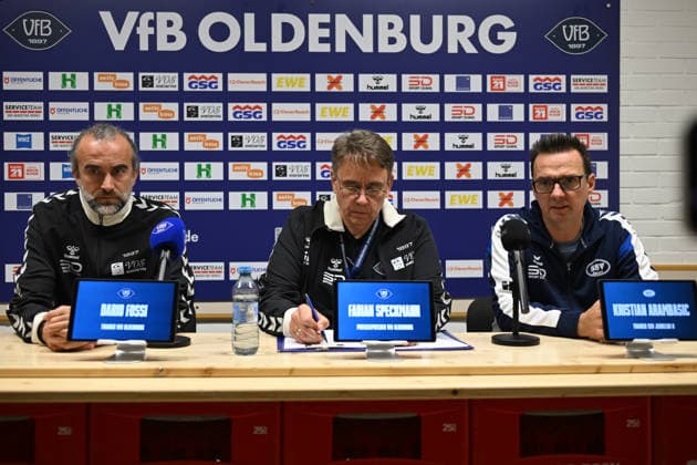 September 19, 2026, GER, Soccer, Regionalliga Nord, Matchday 10, 2026–2027 Season, Oldenburg, Marschwegstadion, VfB Oldenburg vs. SSV Jeddeloh II Post-match press conference with Dario FOSSI, VfB Oldenburg head coach; Fabian SPECKMANN, VfB Oldenburg media officer; and Kristian ARAMBASIC, SSV Jeddeloh II head coach. Oldenburg, Marschweg Stadium, Lower Saxony, Germany Copyright: xnordphotoxGmbHx xRojahnx