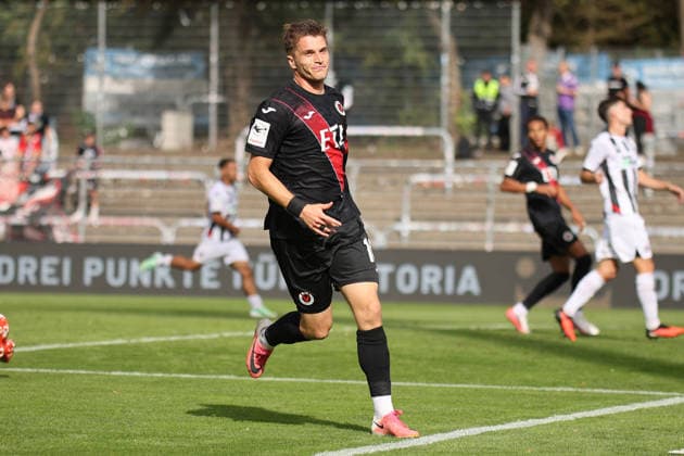 September 19, 2026, xsefx, Soccer, FC Viktoria Köln vs. FC Ingolstadt 04, 3rd Division, Sportpark Höhenberg, Matchday 7, 2026–2027 Season. Celebration after the 2–0 goal by scorer David Otto. FC Viktoria Köln 10, smiling contentedly. DFB regulations prohibit any use of photographs as image sequences and or quasi-video. North Rhine-Westphalia, Germany