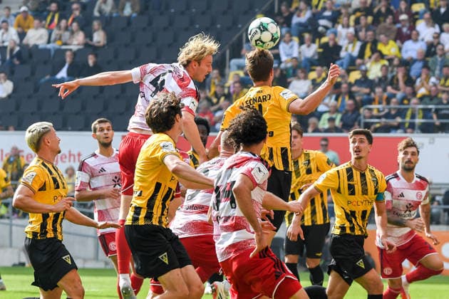 From left: Lukas Bornschein (Fortuna Düsseldorf), 4; Dylan Leonard (Alemannia Aachen), 4; header; aerial duel; action; September 19, 2026; Aachen, Germany; soccer; 3. Liga; TSV Alemannia Aachen vs. Fortuna Düsseldorf, soccer, 3rd Division, TSV Alemannia Aachen vs. Fortuna Düsseldorf, DFB and DFL regulations prohibit any use of photographs as image sequences and or quasi-video xmhx