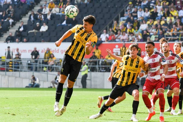 From left: Danilo Wiebe, Alemannia Aachen, 28, header, action, September 19, 2026, Aachen, Germany, soccer, 3. Liga, TSV Alemannia Aachen vs. Fortuna Düsseldorf, soccer, 3. Liga, TSV Alemannia Aachen vs. Fortuna Düsseldorf, DFB and DFL regulations prohibit any use of photographs as image sequences and or quasi-video xmhx