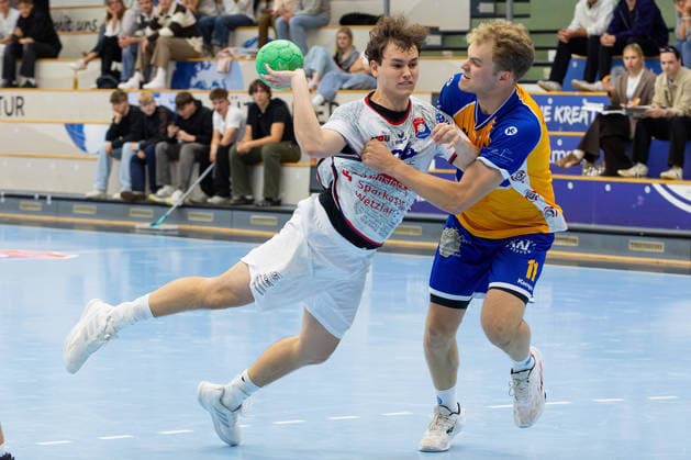 September 19, 2026, xovx, Handball, Men s Regional League, TV Hüttenberg II vs. HSG Bretzenheim Wallau Massenheim, from left: Leopold Landenfeld, TV Hüttenberg II; Simon Vormbrock, HSG Breckenheim Wallau Massenheim, Hüttenberg Sports Center, Hesse, Germany, DE