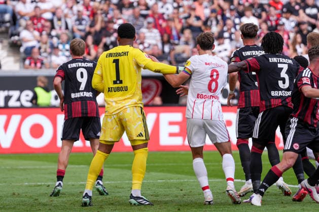 Noah Atubolu (Eintracht Frankfurt), No. 01, in a tackle with Maximilian Eggestein (SC Freiburg), No. 08, Germany, Soccer, Bundesliga 1, Matchday 4, 2026–2027, Eintracht Frankfurt vs. SC Freiburg, September 19, 2026, Deutsche Bank Park, Frankfurt, Hesse, Germany Copyright: xArnexAmbergx