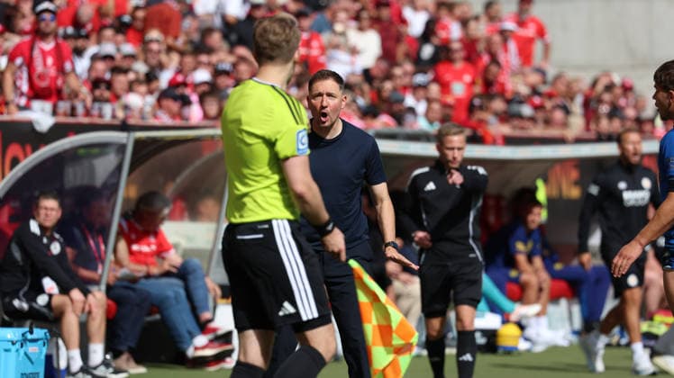 September 19, 2026, xrekx, Soccer, 2. Bundesliga, 1. FC Kaiserslautern vs. Eintracht Braunschweig; l Marcel Klos, sporting director of 1. FC Kaiserslautern, looks disappointed, looks disappointed, dejected, disappointed DFL DFB REGULATIONS PROHIBIT ANY USE OF PHOTOGRAPHS as IMAGE SEQUENCES and or QUASI-VIDEO Kaiserslautern