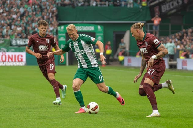 German Soccer 1st Bundesliga, Matchday 4, 2026–2027, Werder Bremen vs. FC Augsburg on September 19, 2026, at the Weserstadion in Bremen; Marco Grüll (Werder Bremen), 17; Marius Wolf (FC Augsburg), 27; Robin Fellhauer (FC Augsburg), 19 Copyright: xSvenxHeidmannx