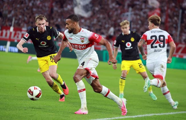 September 26, 2019 VfB Stuttgart vs. Borussia Dortmund Germany, Stuttgart, September 19, 2026, Soccer, Bundesliga, 2026–2027 Season, VfB Stuttgart vs. Borussia Dortmund; from left: Maximilian Beier (Borussia Dortmund), Josha Vagnoman (VfB Stuttgart)