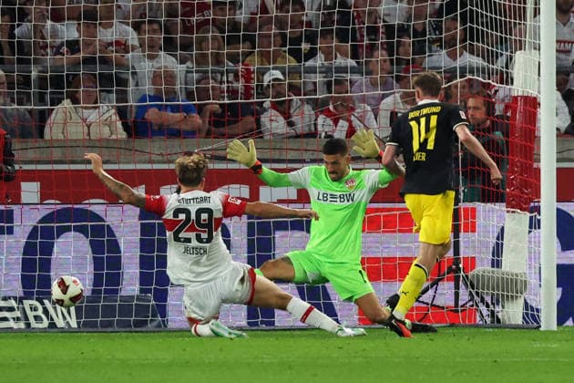 September 26, 2019 VfB Stuttgart vs. Borussia Dortmund Germany, Stuttgart, September 19, 2026, Soccer, Bundesliga, 2026–2027 Season, VfB Stuttgart vs. Borussia Dortmund; from left: Finn Jeltsch, Fabian Bredlow (both VfB Stuttgart), Maximilian Beier (Borussia Dortmund); Score: 0–1 (Beier)