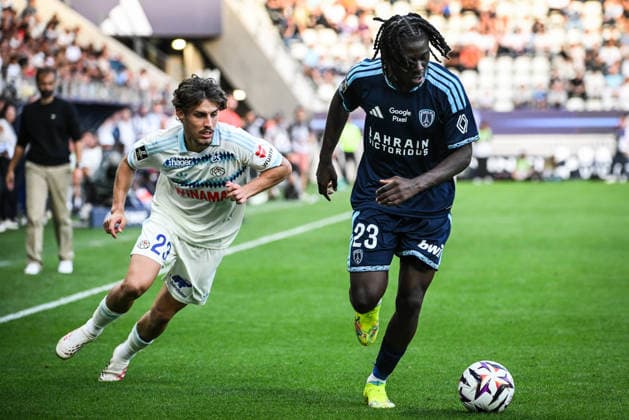September 19, 2026, Paris, France, France: Diogo SOUSA of Strasbourg and Rudy MATONDO of Paris FC during the Ligue 1 match between Paris FC and RC Strasbourg at Jean-Bouin Stadium on September 19, 2026 in Paris, France. Paris France - ZUMAm308 20260919_zsp_m308_054 Copyright: xMatthieuxMirvillex