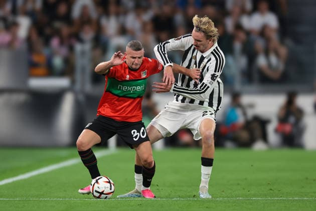 Juventus v NEC Nijmegen - UEFA Europa League - Season 2026-2027 Turin, Italy, 17th September 2026. Nick Woltemade of Juventus tussles with Bryan Linssen of N.E.C. Nijmegen during the Juventus vs NEC Nijmegen UEFA Europa League, Group Phase, match at Juventus Stadium, Turin. Picture credit should read: Jonathan Moscrop Turin Juventus Stadium Italy