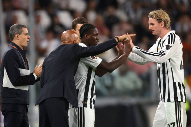 Juventus v NEC Nijmegen - UEFA Europa League - Season 2026-2027 Turin, Italy, 17th September 2026. Matteo Fabris, Juventus Team Manager looks on as Luciano Spalletti Head coach of Juventus gives instructions to Augusto Owusu of Juventus before he enters the field of play as a second half substitute in place of Nick Woltemade during the Juventus vs NEC Nijmegen UEFA Europa League, Group Phase, match at Juventus Stadium, Turin. Picture credit should read: Jonathan Moscrop Turin Juventus Stadium Italy