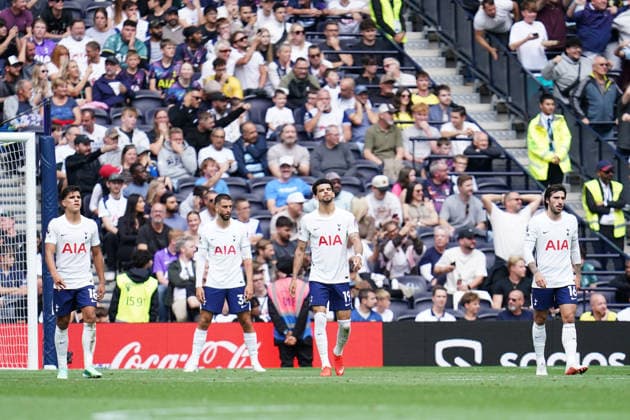 Premier League: Tottenham Hotspur v Aston Villa Tottenham players look on during the Premier League match Tottenham Hotspur vs Aston Villa at Tottenham Hotspur Stadium, London, United Kingdom on 19 September 2026 (Photo by Harvey Murphy News Images) Copyright: xHarveyxMurphy NewsxImagesx
