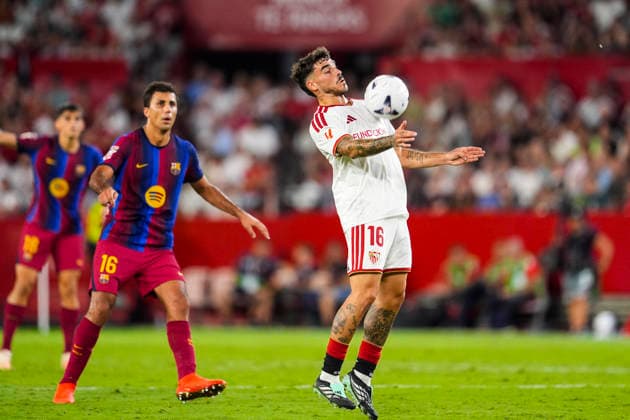 September 19, 2026, Sevilla, Sevilla, Spain: Isaac Romero of Sevilla FC in action during the Spanish league, LaLiga EA Sports, football match played between Sevilla FC and FC Barcelona, Barca at Ramon Sanchez-Pizjuan stadium on September 19, 2026, in Sevilla, Spain. Sevilla Spain - ZUMAa181 20260919_zaa_a181_678 Copyright: xJoaquinxCorcherox