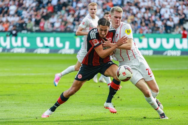 Soccer, Bundesliga 1: Eintracht Frankfurt vs. SC Freiburg on September 19, 2026, at Deutsche Bank Park in Frankfurt. Younes Ebnoutalib (Frankfurt, No. 11) vs. Matthias Ginter (Freiburg, No. 28) MH