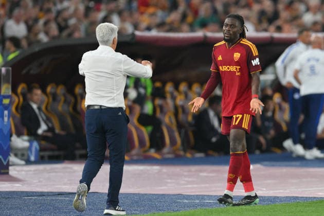 SOCCER - Serie A - AS Roma vs. Inter - FC Internazionale Photo by IPA ABACAPRESS.COM88721409 - Giampiero Gasperini, head coach of Roma, and Manu Kone of Roma during the Serie A Enilive soccer match between Roma and Inter at the Olimpico Stadium on September 19, 2026, in Rome, Lazio. During the AS Roma vs. Inter - FC Internazionale Italian Serie A soccer match in Rome, Italy, on September 19, 2026 Rome Italy  Copyright: xIPAxSport ABACAx