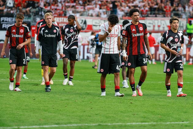 Soccer, Bundesliga 1: Eintracht Frankfurt vs. SC Freiburg on September 19, 2026, at Deutsche Bank Park in Frankfurt. Disappointed Frankfurt fans, pictured here is Elias Baum (Frankfurt 2), Jonathan Jonny Burkardt (Frankfurt 9), Can Uzun (Frankfurt 42), Nnamdi Collins (Frankfurt 34), Ritsu Doan (Frankfurt 20), MH