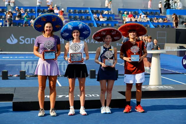 Guadalajara Open tennis tournament Cristina Bucsa (C-L) of Spain and Nicole Melichar-Martinez (L) of the USA pose for photographs upon winning the doubles final of the Guadalajara Open against Momoko Kobori (2-R) of Japan and Peangtarn Plipuech (R) of Thailand; in Guadalajara, Mexico, 19 September 2026. Guadalajara Mexico  Copyright: xFranciscoxGuascox
