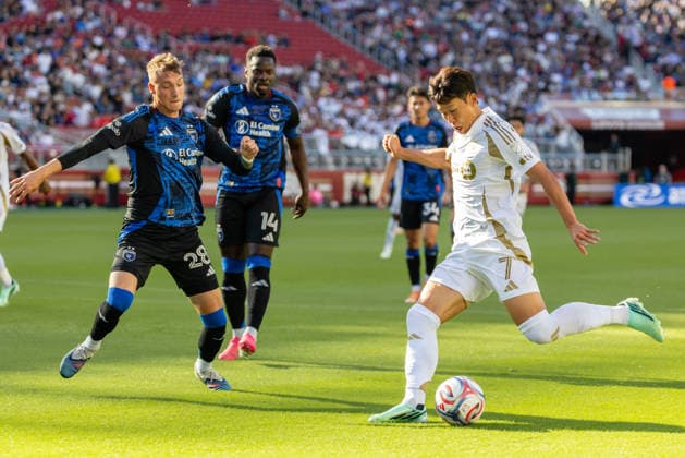SANTA CLARA, CA - SEPTEMBER 19: Son Heung-Min 7 of the Los Angeles Football Club takes a shot on goal during an MLS, Fussball Herren, USA match against the San Jose Earthquakes on September 19, 2026 at Levi s Stadium in Santa Clara, CA. (Photo by Matthew Huang Icon Sportswire) SOCCER: SEP 19 MLS San Jose Earthquakes vs Los Angeles Football Club EDITORIAL USE ONLY Icon260919002