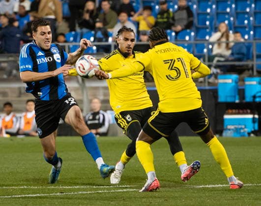 September 19, 2026, Montreal, Qc, Canada: CF Montreal s Luca Petrasso (left) vies for the ball with Columbus Crew s Steven Moreira (31) and Mohamed Farsi (23) during first half MLS, Fussball Herren, USA soccer action in Montreal on Saturday Sept. 19, 2026. Mohamed Farsi , Luca Petrasso , Steven Moreira  - ZUMAc35_ 20260919_zaf_c35_194 Copyright: xPeterxMccabex